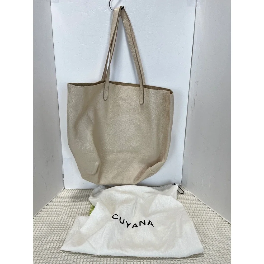 Cuyana Classic Structured Leather Tote Beige Pebbled Leather W/ Dust‎ Bag Good